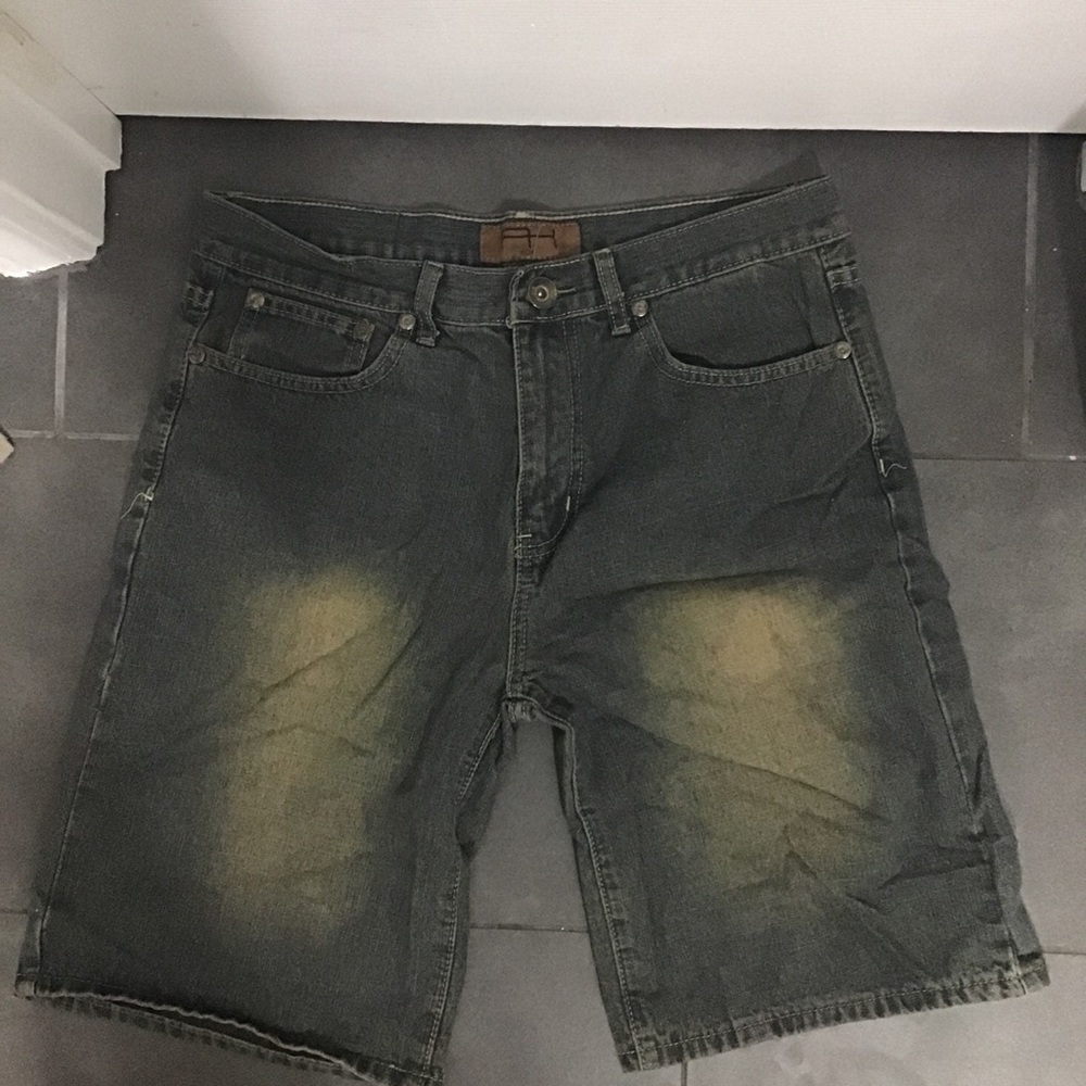 AH rox mens Shorts size 32